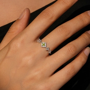 Elegant S925 sterling silver crown ring featuring a square apple green zircon stone