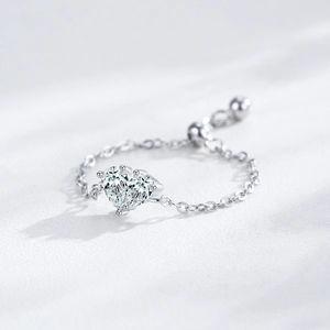 Adjustable S925 sterling silver chain ring featuring a heart-shaped moissanite stone