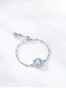 Detail of adjustable S925 silver chain ring with a square blue zircon pendant