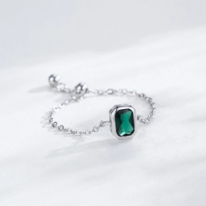 Adjustable S925 sterling silver chain ring with emerald cut green gemstone center