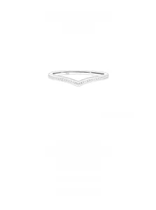 Vue macro détaillée de la bague en V en argent sterling S925 sertie de zircons cubiques