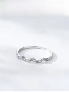 Detailed close-up of S925 sterling silver wavy ring with delicate milgrain bead edges