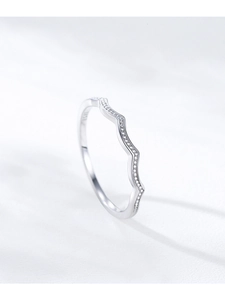 Close-up of S925 sterling silver wavy ring with micro-set zircons and hallmark