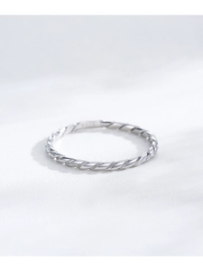 Close-up of S925 sterling silver rope twist ring showing detailed texture and stamp