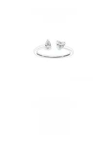 Vue détaillée d'une bague en argent S925 avec zircons en forme de cœur et de poire