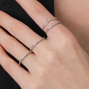Ensemble de bagues empilables en argent S925 avec design en V et micro-diamants