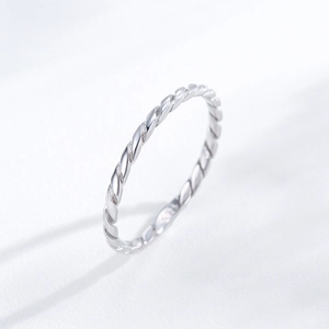 Minimalist S925 sterling silver rope twist stackable ring with polished finish