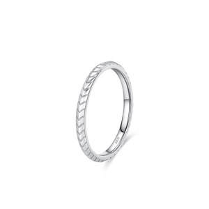 Minimalist S925 sterling silver arrow textured ring shown from a side profile view
