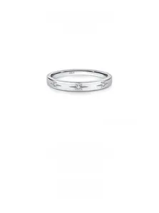 Detailed close-up of S925 sterling silver ring featuring engraved star patterns and stamp