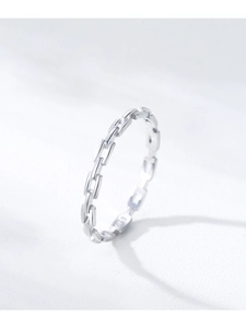 Detailed shot of S925 sterling silver hollow chain ring with sharp hallmark engraving