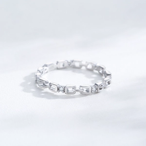 Elegant S925 sterling silver chain ring featuring shimmering pave-set zirconia stones