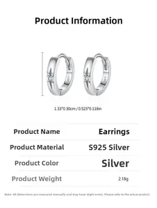 Détail des créoles en argent sterling S925 avec gravure d'étoile et petits cristaux