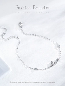 Vue détaillée du bracelet Love en argent sterling S925 avec cristaux brillants
