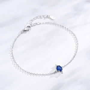 Bracciale vintage in argento S925 con zircone blu ovale e piccoli cristalli chiari