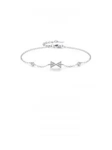 Detail of S925 silver bracelet featuring a zircon-encrusted bow and adjustable clasp