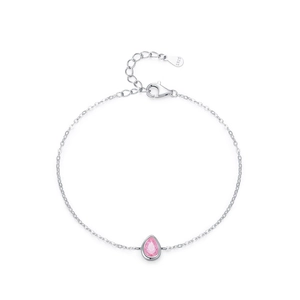 Bracelet élégant en argent S925 avec une pierre de zircon rose goutte sur fond blanc