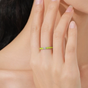 Minimalistischer S925 Sterlingsilber Ring mit neongrüner Emaille und kleinem Glitzerstein