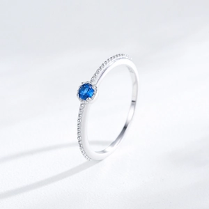Elegant vintage S925 sterling silver ring featuring a round sapphire-blue gemstone