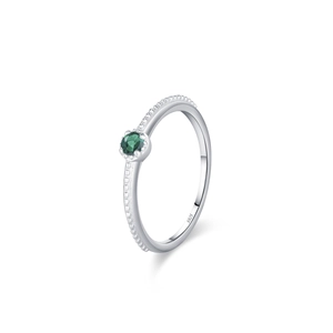 Elegant S925 sterling silver ring featuring a round green gemstone and beaded band detail
