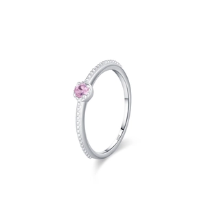 S925 Sterling Silber Ring mit rosa Zirkon und Perlenstruktur in einer 45-Grad-Ansicht