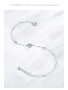 Detail of S925 sterling silver heart bracelet with lobster clasp and adjustable extension chain