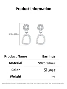 Détail de la boucle d'oreille géométrique en argent S925 avec zircons et dimensions