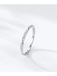 Detail view of S925 sterling silver twisted ring band with delicate pavé zircon stones