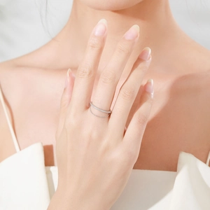 Minimalist S925 sterling silver double layer chain ring with crystals on model's finger