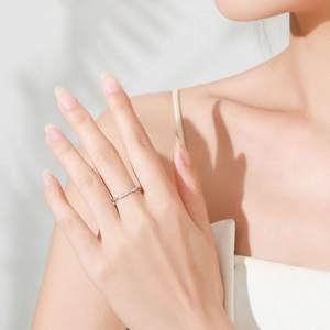 Minimalist S925 sterling silver wavy crisscross ring with micro-pave cubic zirconia