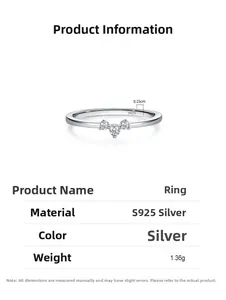 Détail macro de la bague en argent sterling S925 ornée de trois zircons ronds délicats