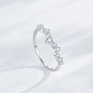 Minimalist S925 sterling silver wave V-shaped ring with brilliant pavé crystals