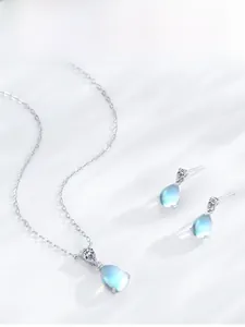 Detailanzeige von Mondstein-Anhänger und Ohrringen im Birnenschliff in Silber-Set