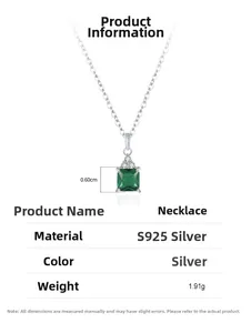 Vue détaillée du collier en argent S925 avec pendentif émeraude 0,60 cm et poids