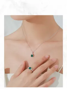 Elegante set di gioielli in argento S925 con cristallo verde smeraldo e collana
