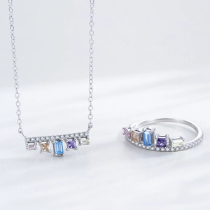 Ensemble de bijoux en argent S925 avec zircons colorés sur le collier et la bague