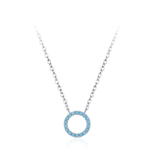 Collier en argent S925 avec pendentif circulaire serti de turquoise sur fond blanc pur