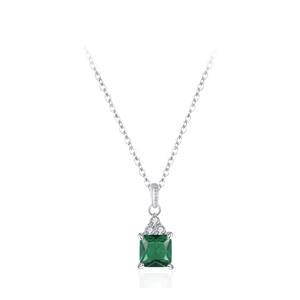 Collier élégant en argent S925 avec une émeraude carrée et des détails en zircone