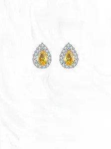 Gros plan de boucles d'oreilles goutte en argent S925 avec citrine jaune et zirconiums