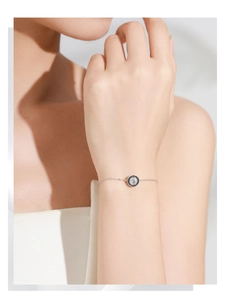 Detailed close-up of S925 silver bracelet featuring a round zircon and black enamel halo