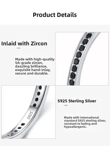 Vista macro dell'anello in argento sterling S925 con zirconi neri di alta qualità grado 5A