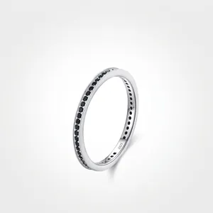 Anello Eternity in Argento Sterling S925 per Donna Minimalista in Zirconia Nera con Incastonatura a Fila Anello Punk Gioielli