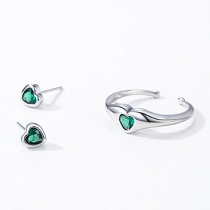Elegant S925 sterling silver heart-shaped emerald zircon jewelry set with ring and earrings