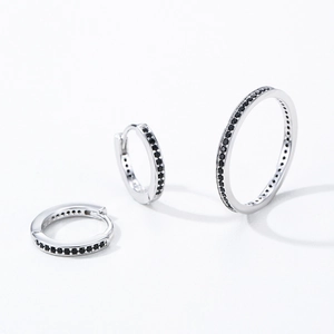 Set di gioielli minimalisti in argento S925 con pietre di zircone nero su anello e orecchini