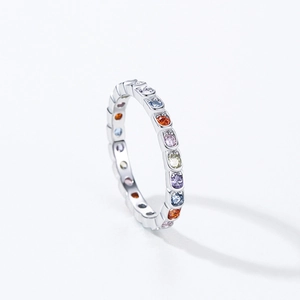 Anello eternity in argento 925 con zirconi arcobaleno e pietre preziose multicolore incassate