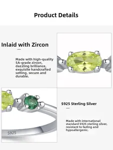 Vue macro du poinçon S925 sur l'anneau en argent sterling et détail du zircon vert 5A