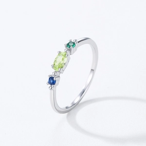 Bague en argent 925 avec pierres précieuses vert citron et bleu émeraude sur anneau lisse
