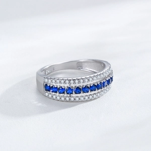 Bague en argent sterling 925 avec trois rangées de zircons bleus et blancs