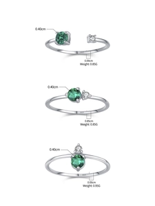 Detailed view of S925 silver ring featuring a 0.40cm emerald green gemstone and S925 stamp