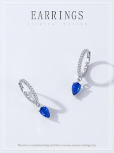 Macro di orecchini in argento 925 con gocce blu e marchio S925 inciso sul metallo
