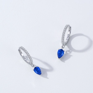 Orecchini in argento 925 con pietre a goccia blu reale e piccoli diamanti brillanti